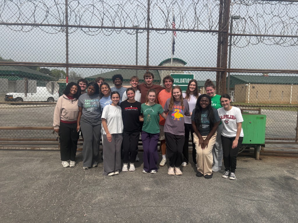 USC share ONE love club volunteers at an SCDJJ facility